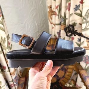 Vince size 6 black leather sandals